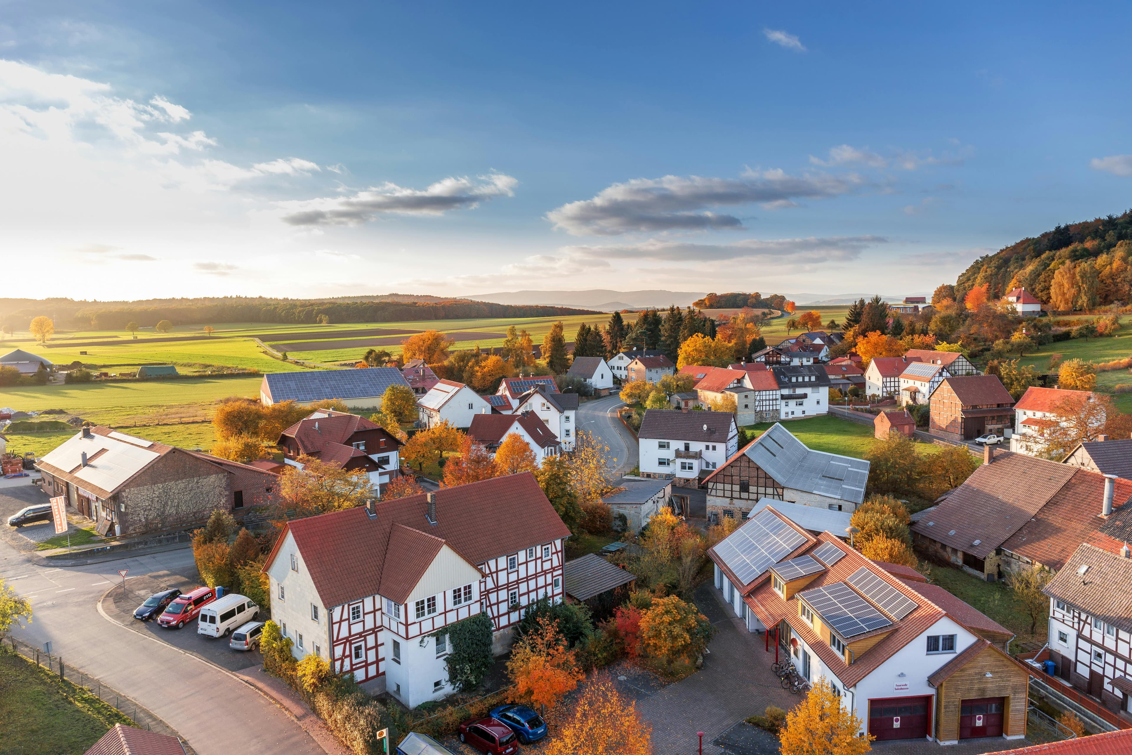 Solaranlage auf dem Dach eines Schweizer Einfamilienhauses